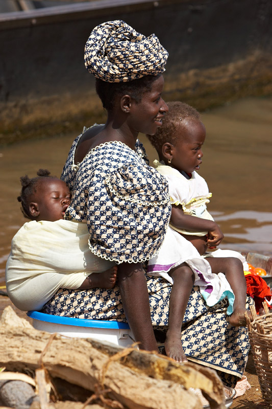 14   Woman with children   Segou